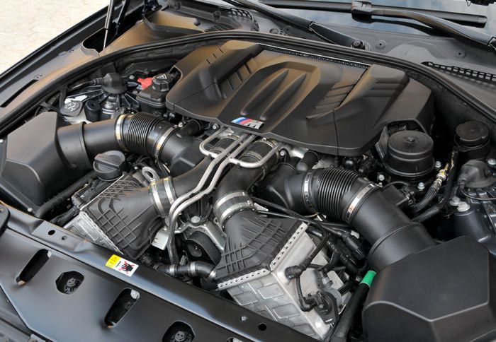 Μείωση κατανάλωσης περίπου 30% για τη νέα M5 σε σχέση με το απερχόμενο μοντέλο, τη στιγμή που η ιπποδύναμη αυξήθηκε κατά 10%, και η ροπή κατά 30%!